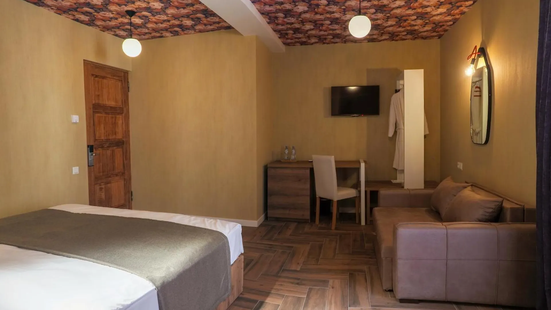 Hotel Hills In Old Tbilisi