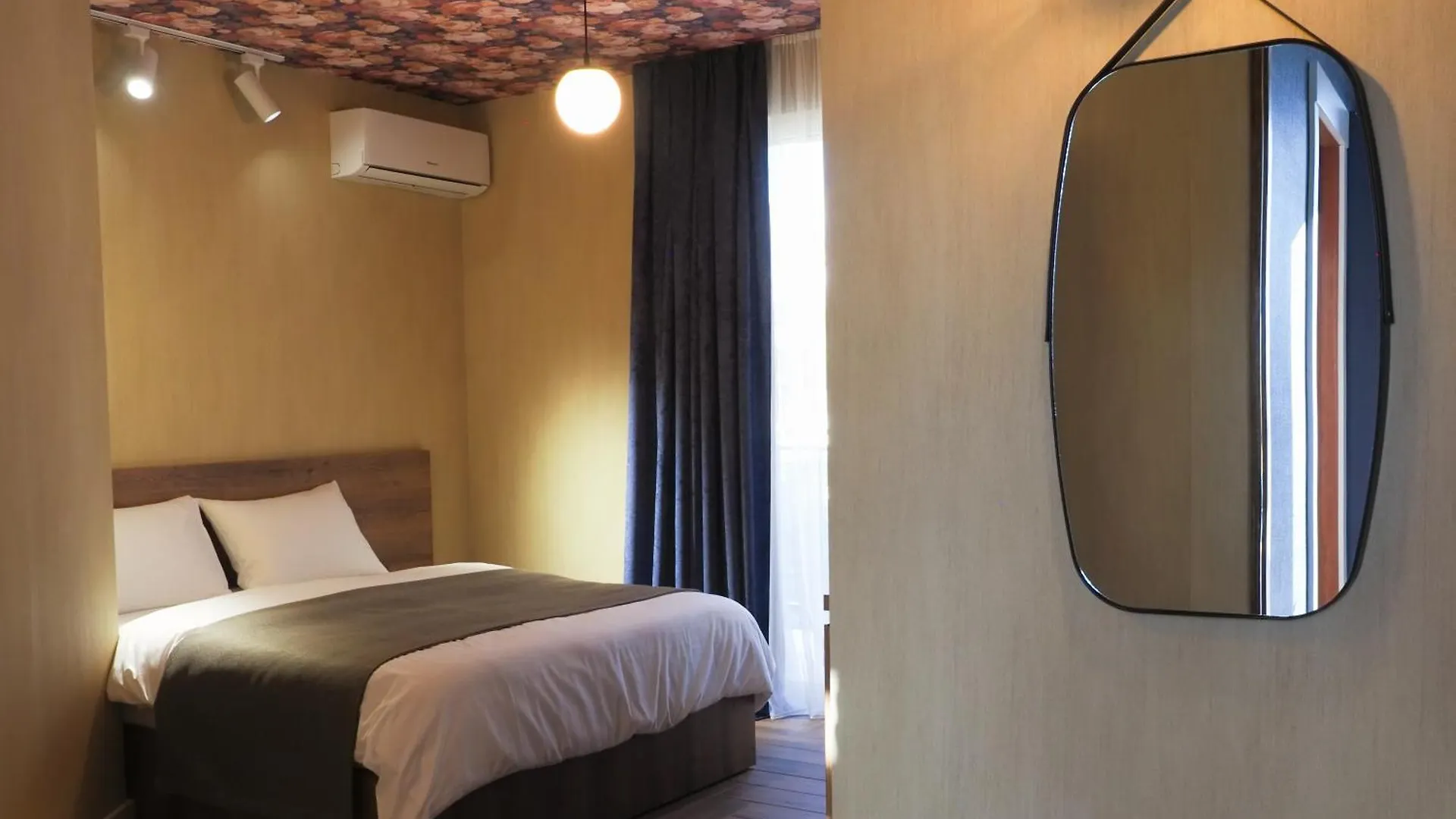 Hotel Hills In Old Tbilisi