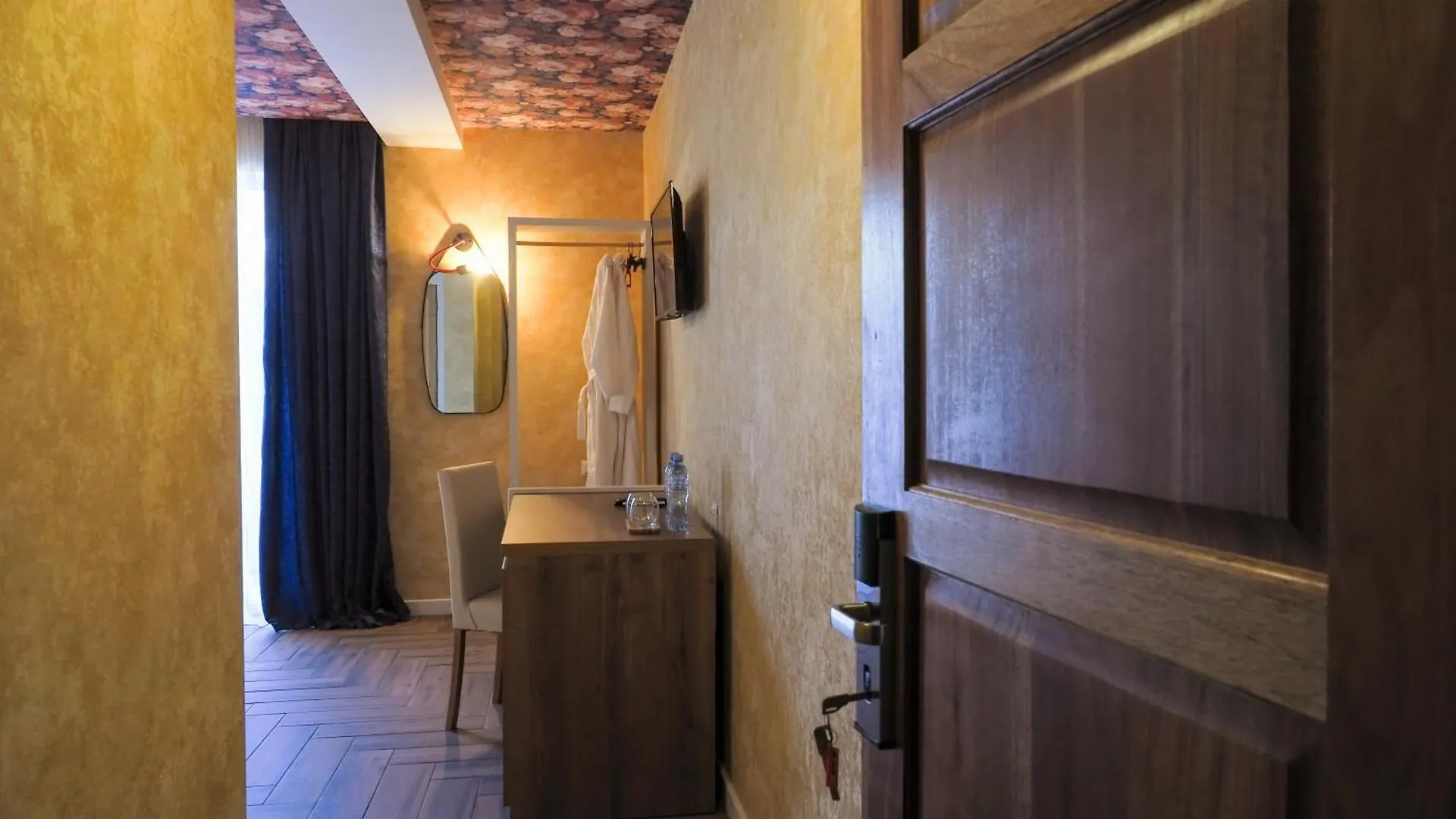 Hotel Hills In Old Tbilisi