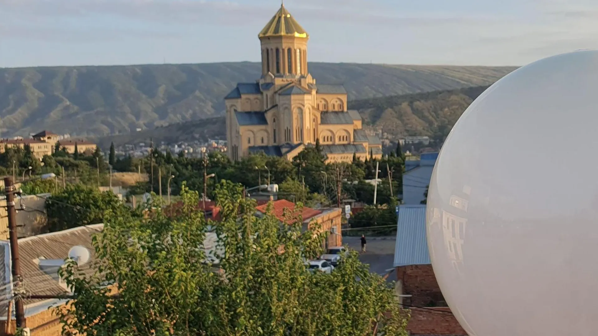 Hotel Hills In Old Tbilisi